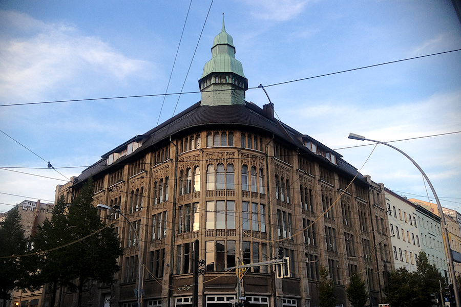 Die Mercedes-Benz Fashion Week im ehemaligen "Haus der Mode" Kaufhaus Jandorf