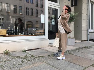 Just-take-a-look Berlin - Outfit - beiger Anzug- Real Life 4.1