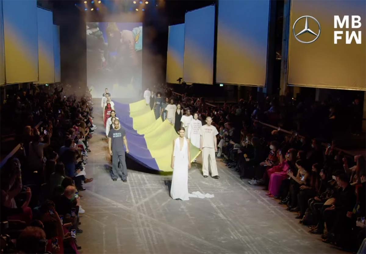 Just-take-a-look Berlin - MBFW Screenshot Video Show Jean Gritsfeldt 2 - Mode und Politik